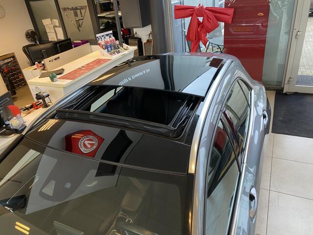 Mercedes-Benz GLA-KLASSE 200 Premium Plus,AMG Pakket,Automaat,Panoramadak,Navigatie,Rondomzichtcamera,Spraakbediening,Keyless,Climate&Cruisecontrol,Leder Alcantara Bekleding&Stoelverwarming,18 Inch Lmv