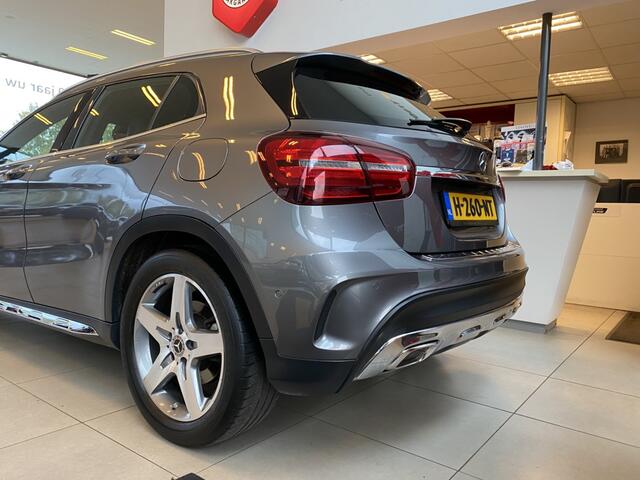 Mercedes-Benz GLA-KLASSE 200 Premium Plus,AMG Pakket,Automaat,Panoramadak,Navigatie,Rondomzichtcamera,Spraakbediening,Keyless,Climate&Cruisecontrol,Leder Alcantara Bekleding&Stoelverwarming,18 Inch Lmv