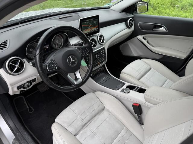 Mercedes-Benz GLA-KLASSE 200 Trekhaak | Camera | Distronic | Xenon | Stoelverwarming | Navi | Compleet Onderhouden
