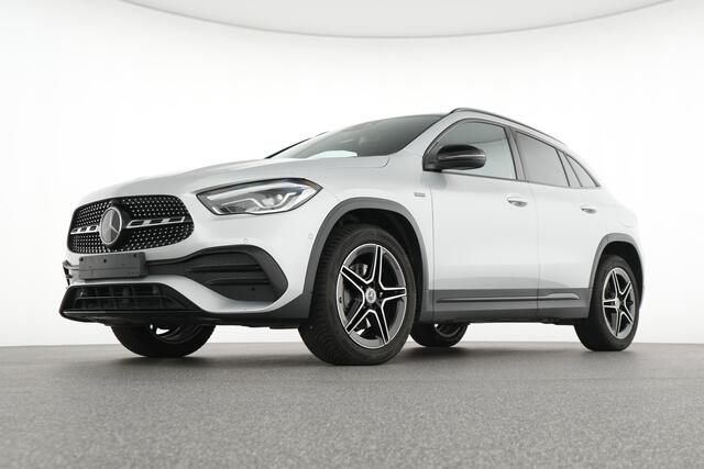 Mercedes-Benz GLA-KLASSE 250 e AMG Plug-In Hybride AMG Line | NIght Pakket | Distronic | Keyless-Go | Ledkoplampen | Easy Pack Achterklep, Inclusief 24 maanden Mercedes-Benz Certified garantie voor Europa.