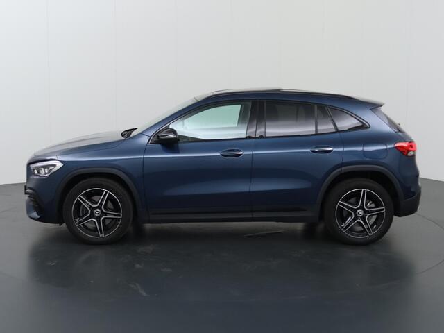 Mercedes-Benz GLA-KLASSE 250 e AMG Line | Night | Panoramadak | Sfeerverlichting | Parkeercamera | Apple carplay |