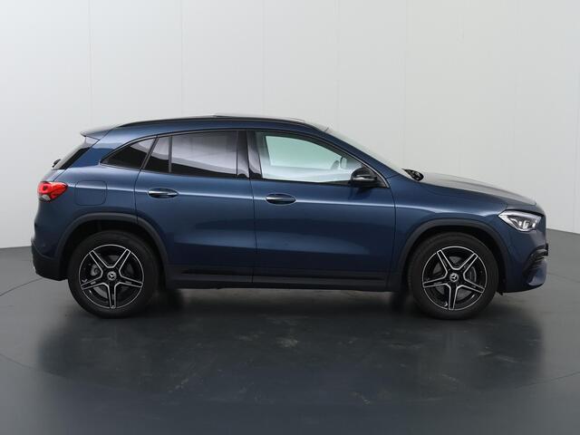 Mercedes-Benz GLA-KLASSE 250 e AMG Line | Night | Panoramadak | Sfeerverlichting | Parkeercamera | Apple carplay |