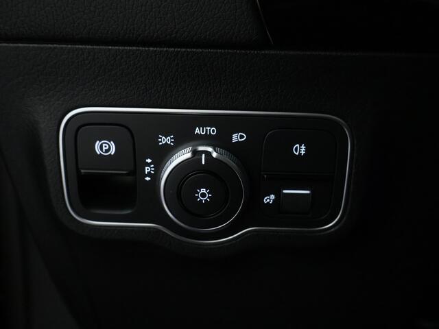 Mercedes-Benz GLA-KLASSE 250 e Plug-Hybride | Achteruitrijcamera | Apple Carplay | Sfeerverlichting | Dodehoekassistent | Inclusief 24 maanden MB Certified garantie voor Europa.