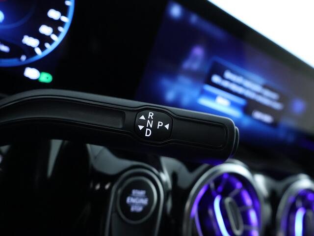 Mercedes-Benz GLA-KLASSE 250 e Plug-Hybride | Achteruitrijcamera | Apple Carplay | Sfeerverlichting | Dodehoekassistent | Inclusief 24 maanden MB Certified garantie voor Europa.