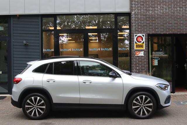 Mercedes-Benz GLA-KLASSE 250 e Progressive Night Pano/LED/Leder/Keyless/Camera/Elek. stoelen/Dodehoek/19"/Trekhaak wegkl.
