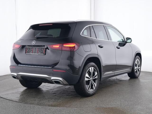 Mercedes-Benz GLA-KLASSE 250 e Plug-In Hybride Trekhaak | AC en DC Laden | Dodehoek Assist | 360° camera | Ledkoplampen | Stuur en SToelverwarming. Inclusief 24 maanden Mercedes-Benz Certified garantie voor Europa.