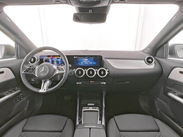 Mercedes-Benz GLA-KLASSE 250 e Plug-In Hybride Trekhaak | AC en DC Laden | Dodehoek Assist | 360° camera | Ledkoplampen | Stuur en SToelverwarming. Inclusief 24 maanden Mercedes-Benz Certified garantie voor Europa.