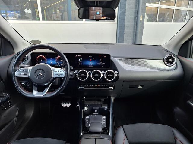 Mercedes-Benz GLA-KLASSE 250 e | AMG Line | Night pakket | Parkeersensoren rondom | Widescreen | Stoelverwarming voor | Easy Pack achterklep | LED verlichting