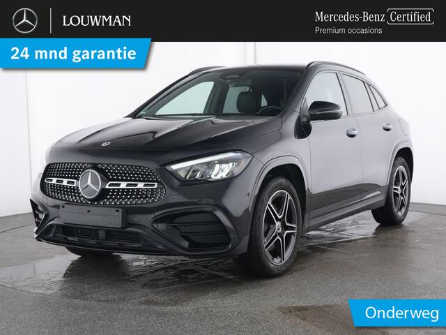 Mercedes-Benz GLA-KLASSE 250 e AMG Plug-In Hybride Trekhaak | AMG Line | Night Pakket | Dodehoek Assist | 11 kW Laden | Stuur en Stoelverwarming. Inclusief 24 maanden MB Certified garantie voor Europa.