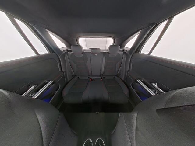 Mercedes-Benz GLA-KLASSE 250 e AMG Plug-In Hybride Trekhaak | AMG Line | Night Pakket | Dodehoek Assist | 11 kW Laden | Stuur en Stoelverwarming. Inclusief 24 maanden MB Certified garantie voor Europa.