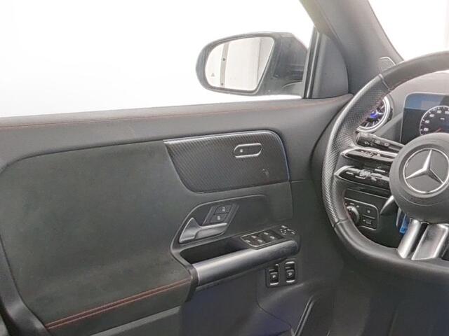 Mercedes-Benz GLA-KLASSE 250 e AMG Plug-In Hybride Trekhaak | AMG Line | Night Pakket | Dodehoek Assist | 11 kW Laden | Stuur en Stoelverwarming. Inclusief 24 maanden MB Certified garantie voor Europa.