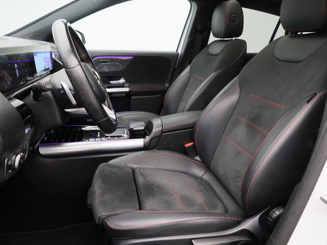 Mercedes-Benz GLA-KLASSE 250 e AMG Line | PANO | 360° | SFEERVERLICHTING | STOELVERWARMING