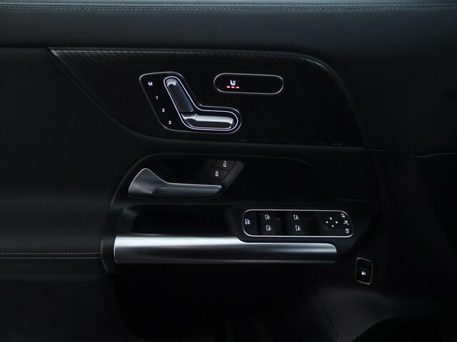 Mercedes-Benz GLA-KLASSE 250 e AMG Plug-In Hybride AMG Line | Night Pakket | 19 Inch AMG Velgen | Memory voorstoelen | Sfeerverlichting. Inclusief 24 maanden MB Certified garantie voor Europa.