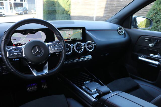 Mercedes-Benz GLA-KLASSE 250 e AMG Line (Panoramadak Sportleder/Memory Carplay Distronic 360Camera Multibeam Keyless PrivacyGlass Pdc V+A)