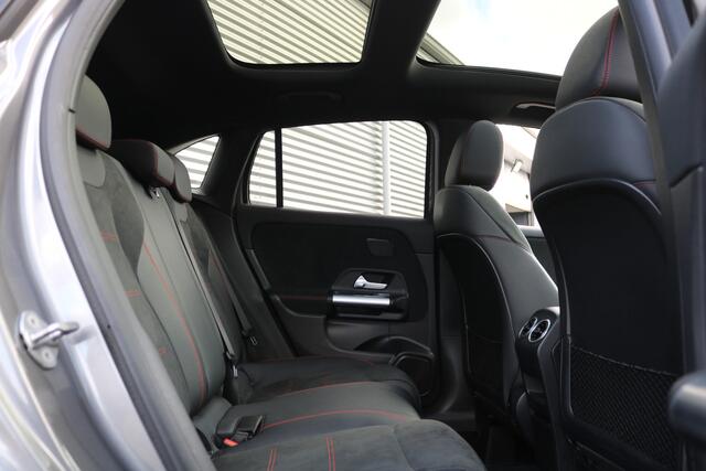 Mercedes-Benz GLA-KLASSE 250 e AMG Line (Panoramadak Sportleder/Memory Carplay Distronic 360Camera Multibeam Keyless PrivacyGlass Pdc V+A)