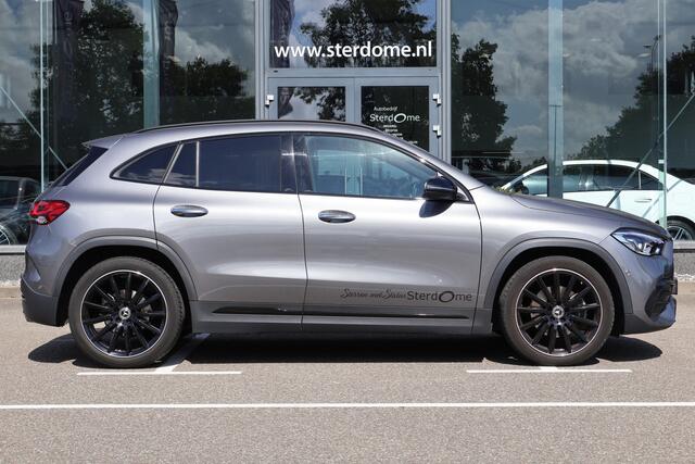 Mercedes-Benz GLA-KLASSE 180 AMG Line l Automaat I Achteruitrij camera l Tempomaat l Stoelverwarming l Sfeerverlichting l MBUX l Widescreen l Keyless Go l Night pakket l Spiegel pakket l l Camera l Carbon inleg l Draadloos opladen telefoon l LED High Performance koplampen l THERM