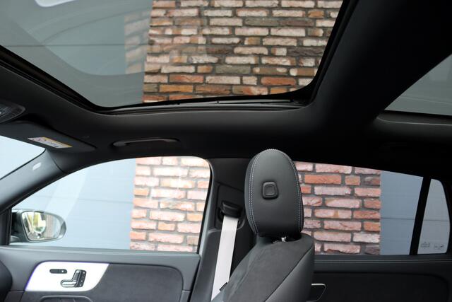 Mercedes-Benz GLA-KLASSE 250 e AMG Line | Panoramadak | Burmester | Distronic | Memory | Trekhaak | Keyless Go | Camera | Sfeerverlichting | Dodehoekassistent |