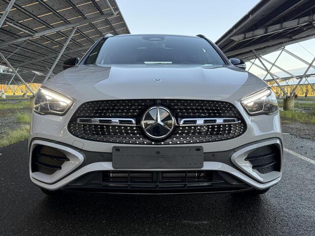Mercedes-Benz GLA-KLASSE 250e Business Solution AMG | Night | AMG Line plus | Panoramaschuifdak | Head-Up | Trekhaak | 360 camera | Memory stoelen |