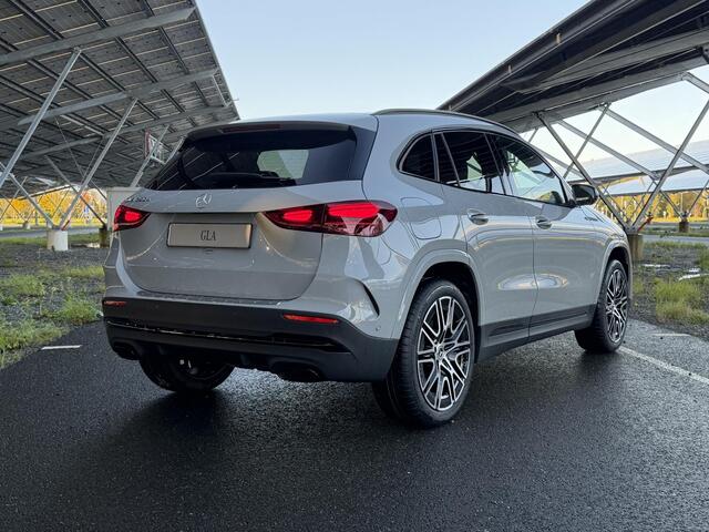 Mercedes-Benz GLA-KLASSE 250e Business Solution AMG | Night | AMG Line plus | Panoramaschuifdak | Head-Up | Trekhaak | 360 camera | Memory stoelen |