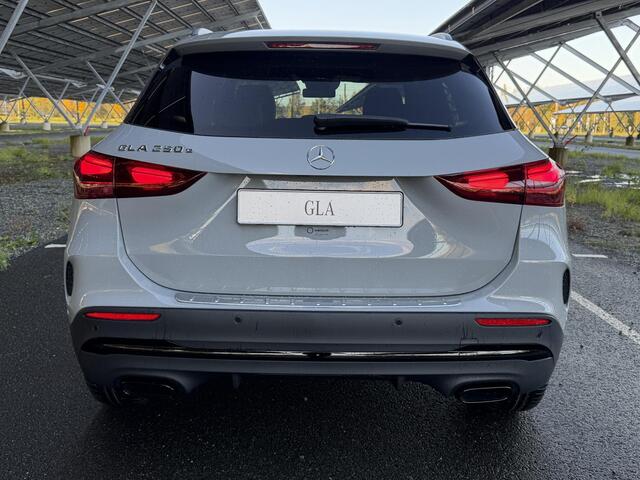 Mercedes-Benz GLA-KLASSE 250e Business Solution AMG | Night | AMG Line plus | Panoramaschuifdak | Head-Up | Trekhaak | 360 camera | Memory stoelen |