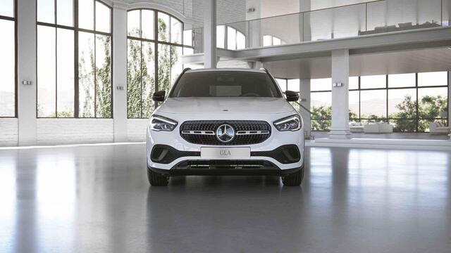 Mercedes-Benz GLA-KLASSE 250 e Luxury Line | Trekhaak | Stoelverwarming |