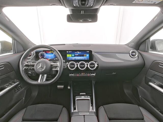 Mercedes-Benz GLA-KLASSE 250 e AMG Plug-In Hybride Edition AMG Line | Panorama Schuif-Kanteldak | Head-up-Display | Sfeerverlichting | Memory Voorstoelen. Inclusief 48 maanden MB Certified garantie voor Europa.