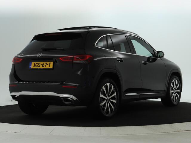 Mercedes-Benz GLA-KLASSE 250 e Plug-In Hybride Panorama Schuif-Kanteldak | Achteruitrijcamera | 19 Inch Velgen | Stoelverwarming voor | Sfeerverlichting. Inclusief 24 maanden MB Certified garantie voor Europa.