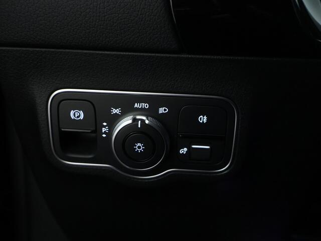 Mercedes-Benz GLA-KLASSE 250 e Plug-In Hybride Panorama Schuif-Kanteldak | Achteruitrijcamera | 19 Inch Velgen | Stoelverwarming voor | Sfeerverlichting. Inclusief 24 maanden MB Certified garantie voor Europa.
