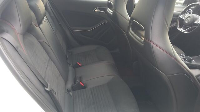 Mercedes-Benz GLA-KLASSE 180Ambition AMG line