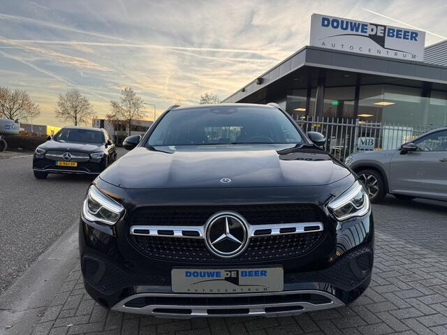 Mercedes-Benz GLA-KLASSE 200 Business Solution Pano-Dak | Camera | LED |