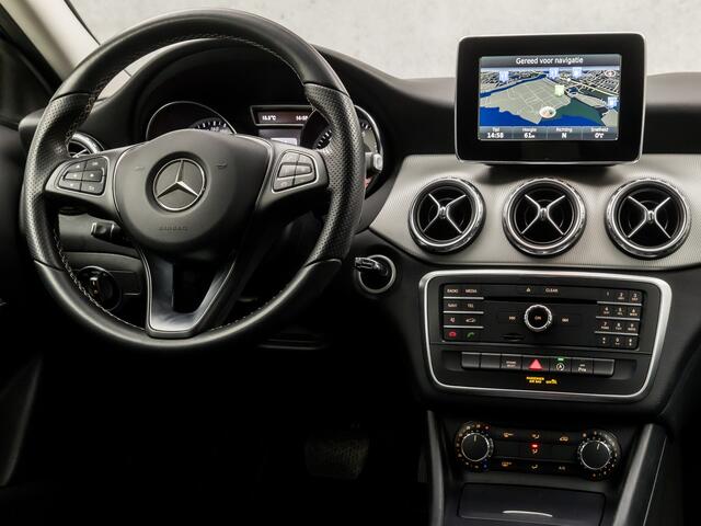 Mercedes-Benz GLA-KLASSE 200 Sport 157Pk Automaat (GROOT NAVI, LEDER, XENON, GETINT GLAS, SPORTSTOELEN, TREKHAAK, CRUISE, PARKEERSENSOREN, NIEUWE APK, NIEUWSTAAT)