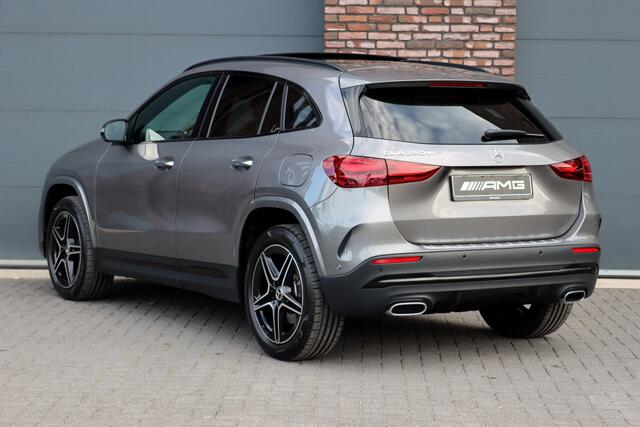 Mercedes-Benz GLA-KLASSE 250 e Premium+ AMG Line | Facelift | Distronic | Panoramadak | Burmester | Trekhaak | HUD | Memory | Verwarmd Stuurwiel | Surround Camera |