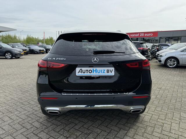 Mercedes-Benz GLA-KLASSE 250 e Automaat Progressive DAB Comfortstoelen Achteruitrijcamera DAB Carplay 19 Inch LED