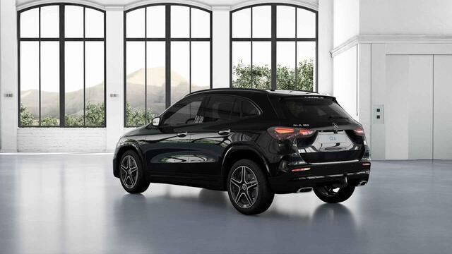 Mercedes-Benz GLA-KLASSE 180 Business Solution AMG | Panoramaschuifdak | Trekhaak | Nightpakket | Achteruitrijcamera | Stoelverwarming voor |