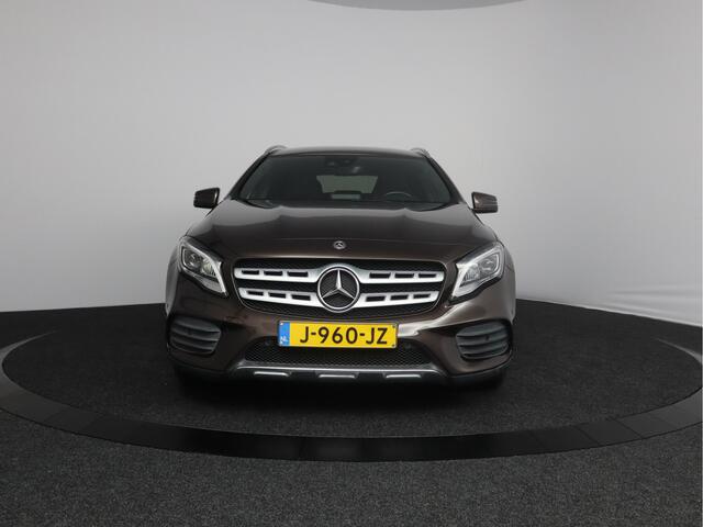Mercedes-Benz GLA-KLASSE 200 Premium Plus | Half leder | Trekhaak |