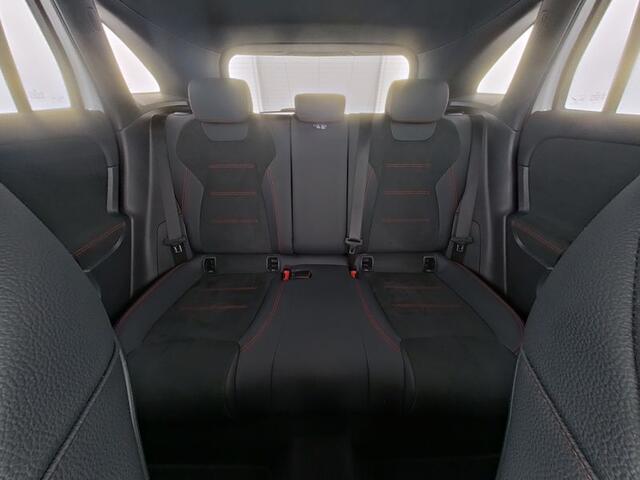 Mercedes-Benz GLA-KLASSE 250 e AMG Plug-In Hybride AMG Line | Night Pakket | Trekhaak | Panorama Schuif Kanteldak | 20 Inch AMG Velgen | Dodehoek Assist | Stuur en Stoelverwarming. Inclusief 24 maanden MB Certified garantie voor Europa.