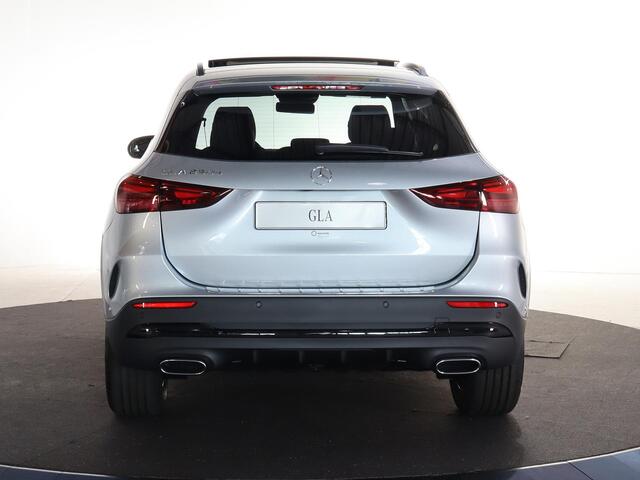 Mercedes-Benz GLA-KLASSE 250e Business Solution AMG | Panoramisch schuifdak | Night pakket | Achteruitrijcamera | Led Koplampen |