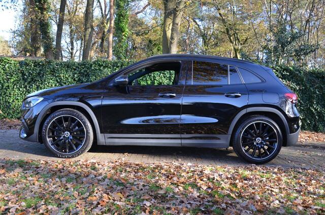 Mercedes-Benz GLA-KLASSE 200 AMG Line Navi/Pdc/Ecc/Acteruitrijcamera/Panoramadak/Sfeerverlichting/Stoelverwarming/elektrisch verstelbare stoel(en) met geheugen/Matrix-Led/Cr-Controle/Privacy-Glass/19-Inch Lmv