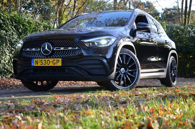 Mercedes-Benz GLA-KLASSE 200 AMG Line Navi/Pdc/Ecc/Acteruitrijcamera/Panoramadak/Sfeerverlichting/Stoelverwarming/elektrisch verstelbare stoel(en) met geheugen/Matrix-Led/Cr-Controle/Privacy-Glass/19-Inch Lmv