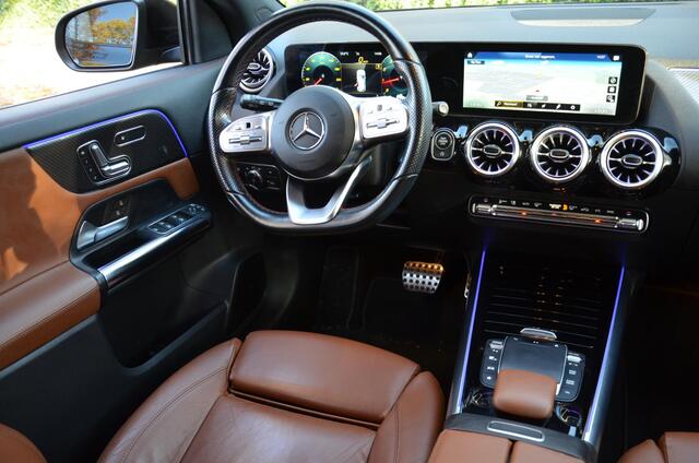 Mercedes-Benz GLA-KLASSE 200 AMG Line Navi/Pdc/Ecc/Acteruitrijcamera/Panoramadak/Sfeerverlichting/Stoelverwarming/elektrisch verstelbare stoel(en) met geheugen/Matrix-Led/Cr-Controle/Privacy-Glass/19-Inch Lmv