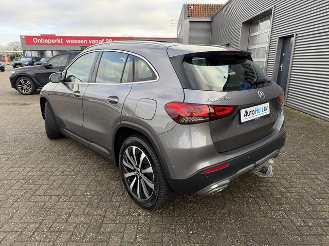 Mercedes-Benz GLA-KLASSE 250 e Progressive Luxury Line ACC Distronic Trekhaak Panoramadak Ambiente verlichting LED