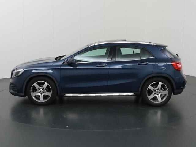 Mercedes-Benz GLA-KLASSE 180 Business Solution AMG | Panoramadak | 19" lichtmetalen velgen | Keyless | Achteruitrijcamera |