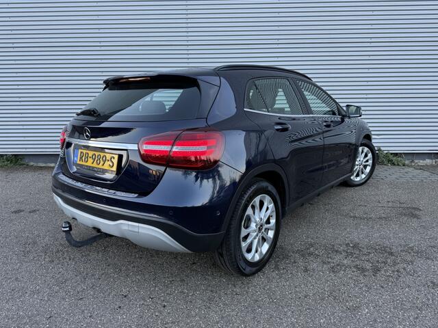 Mercedes-Benz GLA-KLASSE 180 Bus. Solution NAP BTW Dealer OH Trekhaak Camera Led Stoelver