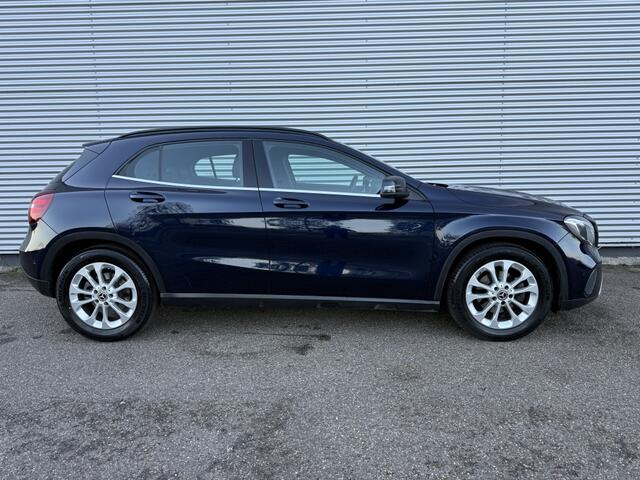 Mercedes-Benz GLA-KLASSE 180 Bus. Solution NAP BTW Dealer OH Trekhaak Camera Led Stoelver