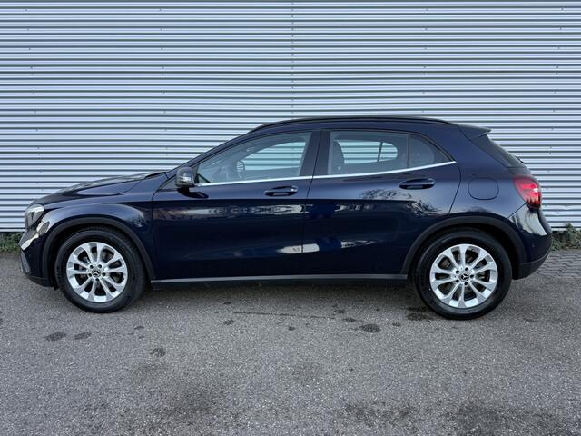 Mercedes-Benz GLA-KLASSE 180 Bus. Solution NAP BTW Dealer OH Trekhaak Camera Led Stoelver