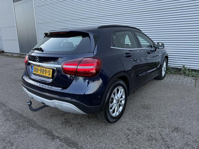 Mercedes-Benz GLA-KLASSE 180 Bus. Solution NAP BTW Dealer OH Trekhaak Camera Led Stoelver