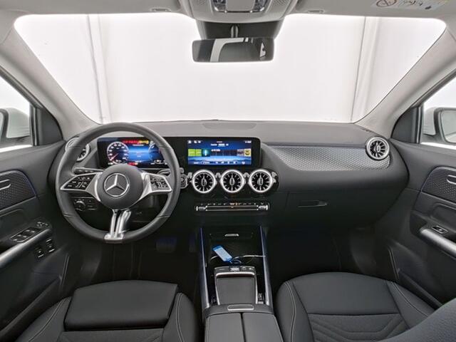 Mercedes-Benz GLA-KLASSE 250 e Plug-In Hybride Trekhaak | Sfeerverlichting | Achteruitrijcamera | Keyless-Go | Ledkoplampen | Stuur en Stoelverwarming. Inclusief 24 maanden MB Certified garantie voor Europa.