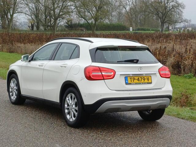 Mercedes-Benz GLA-KLASSE 180 Premium Plus /Lichte rijdbare schade/