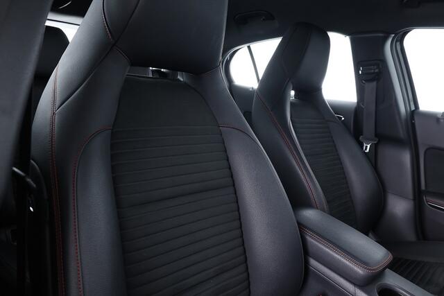 Mercedes-Benz GLA-KLASSE 180 Business Solution AMG Automaat | Half LEDER | Full LED | CAMERA | Lage KM-Stand