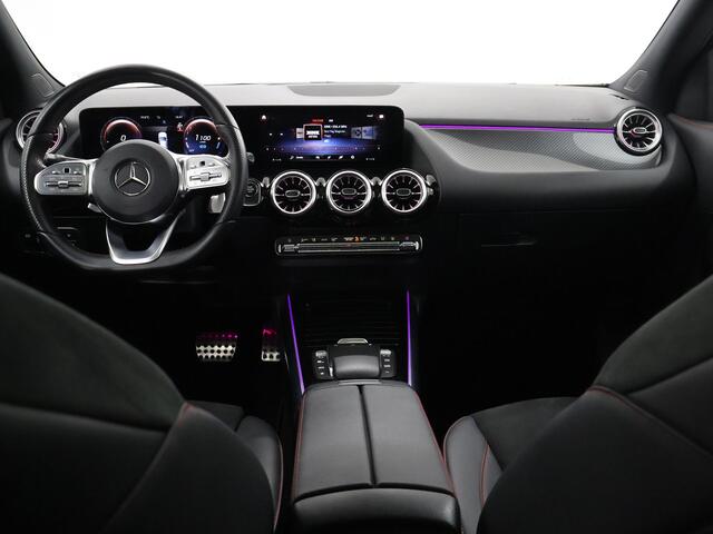 Mercedes-Benz GLA-KLASSE 250 e AMG Line | Panoramadak | Premium pakket | Stoelverwarming | Elektrische achterklep |